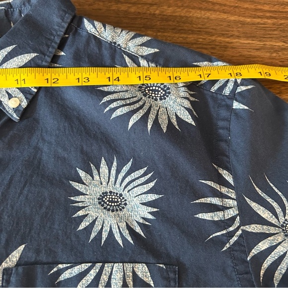 ❤️Old navy Men's Navy Blue Floral Shirt M - Picture 6 of 9